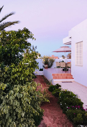 Dar Foufa Kerkennah - Terrasse ensoleillée avec chaises longues